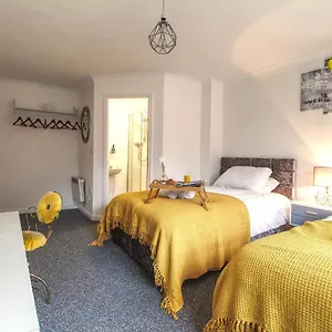 https://central-stylish-2-bed-apartment-with-allocated-parking.yorkshirehotels.net